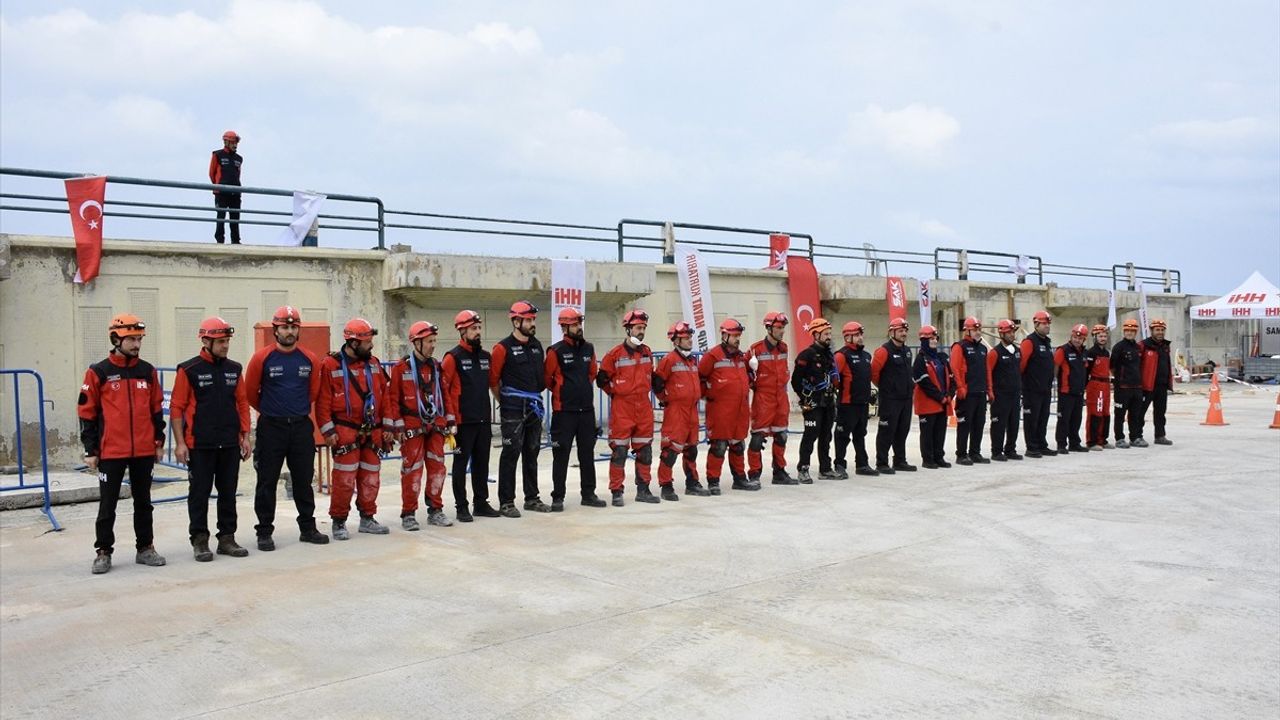 Samsun'da 7.4 Büyüklüğünde Deprem Tatbikatı Gerçekleştirildi