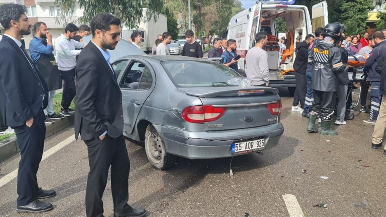 Samsun'da İki Araç Çarpıştı: 3 Yaralı