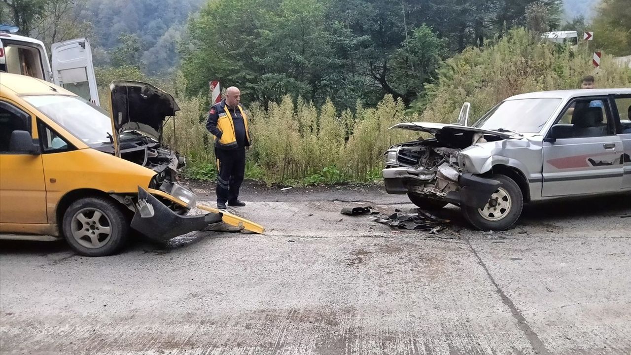 Samsun'da Trafik Kazası: Üç Yaralı