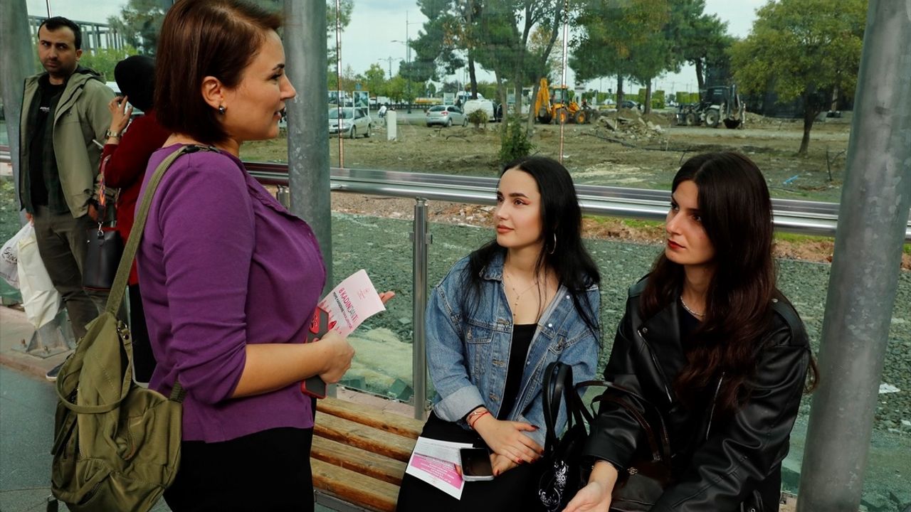Samsun'da Tramvayda Meme Kanseri Farkındalığı Yükseltiliyor