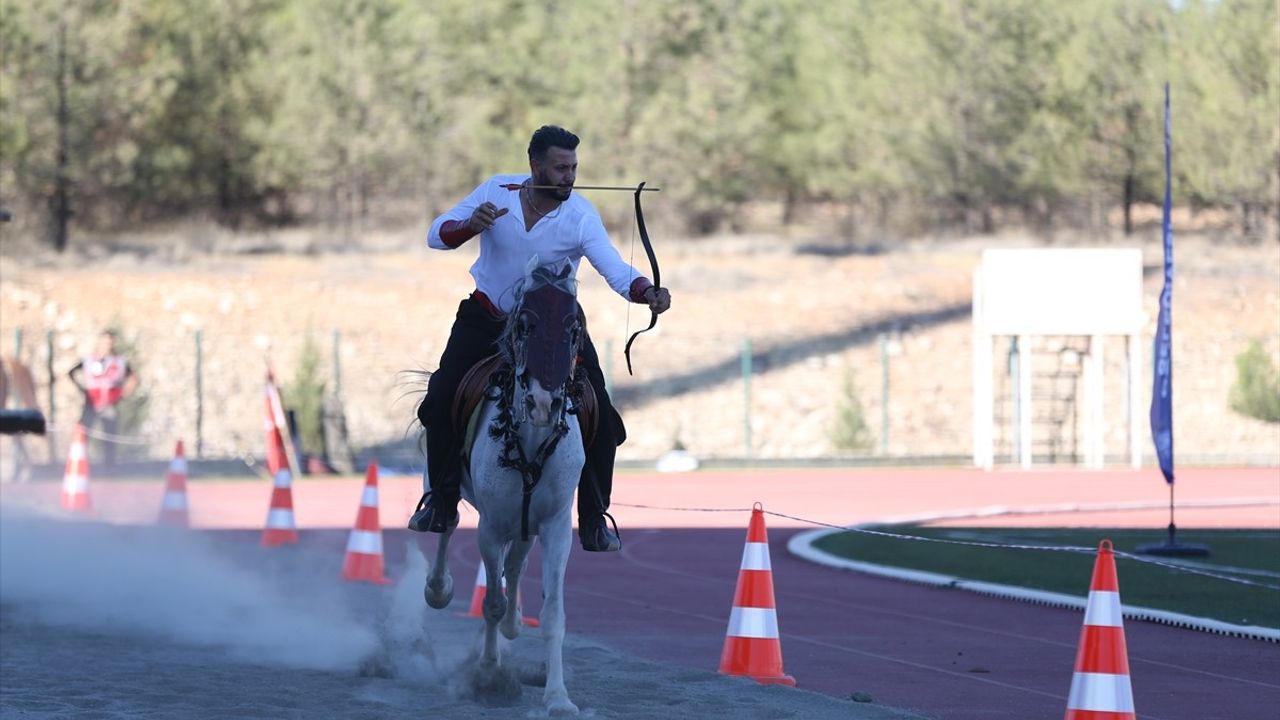 Şanlıurfa'da Depremzede Gençler için Moral Kaynağı Atlı Gösteri