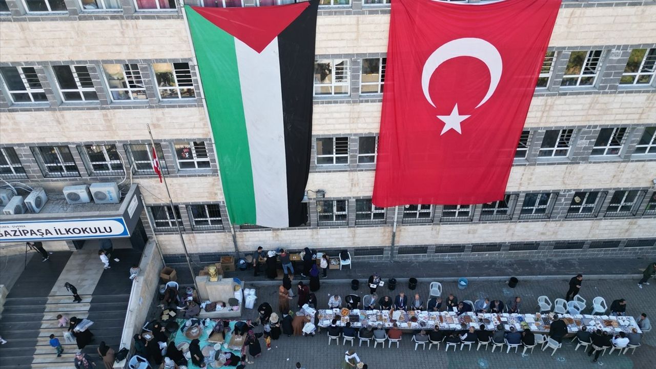Şanlıurfa'da Gazze İçin Kermes Düzenlendi