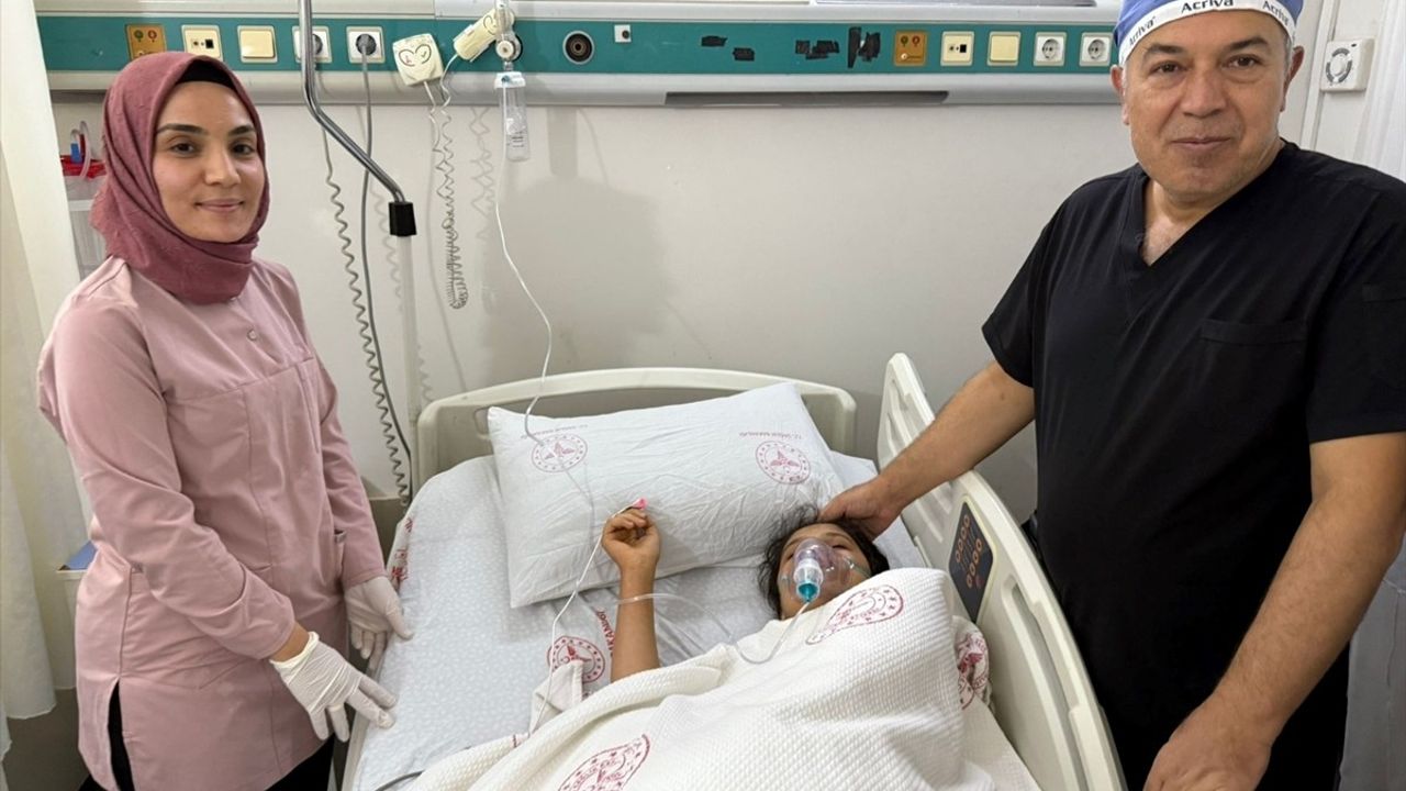 Şanlıurfa'da Kız Çocuğunun Yuttuğu Toplu İğne Ameliyatla Çıkarıldı