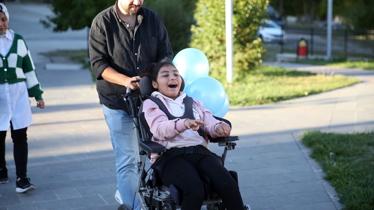 Serebral Palsili Zeynep'e Destek: Taşıma ve Pozisyonlama Cihazı Teslim Edildi
