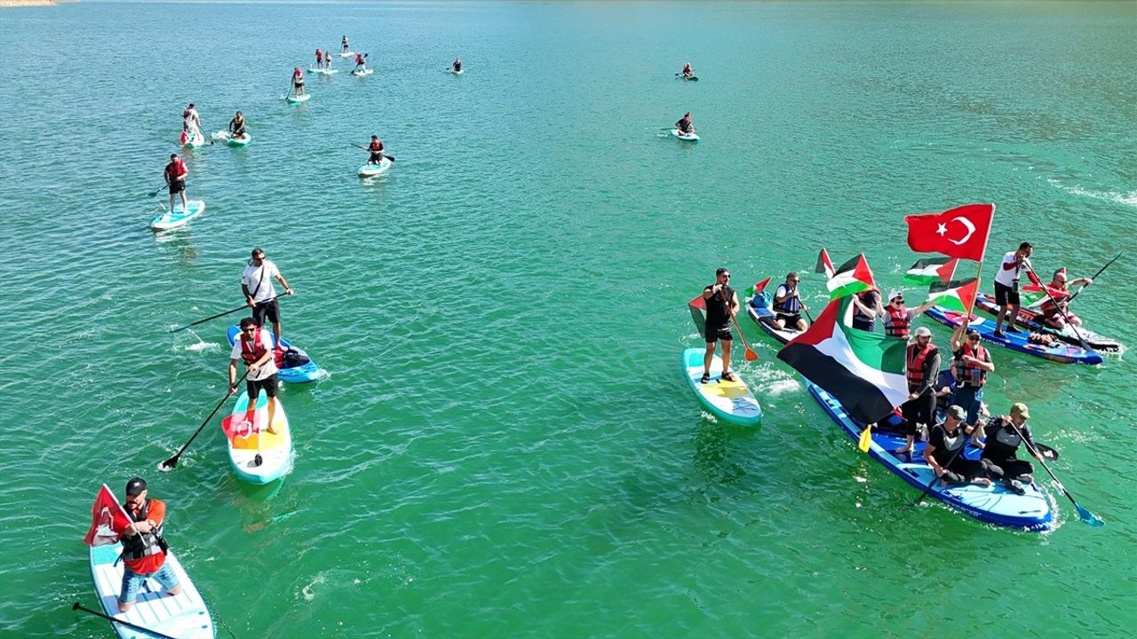 Siirt'te Küresel Sumud Filosu'na Destek Gösterisi