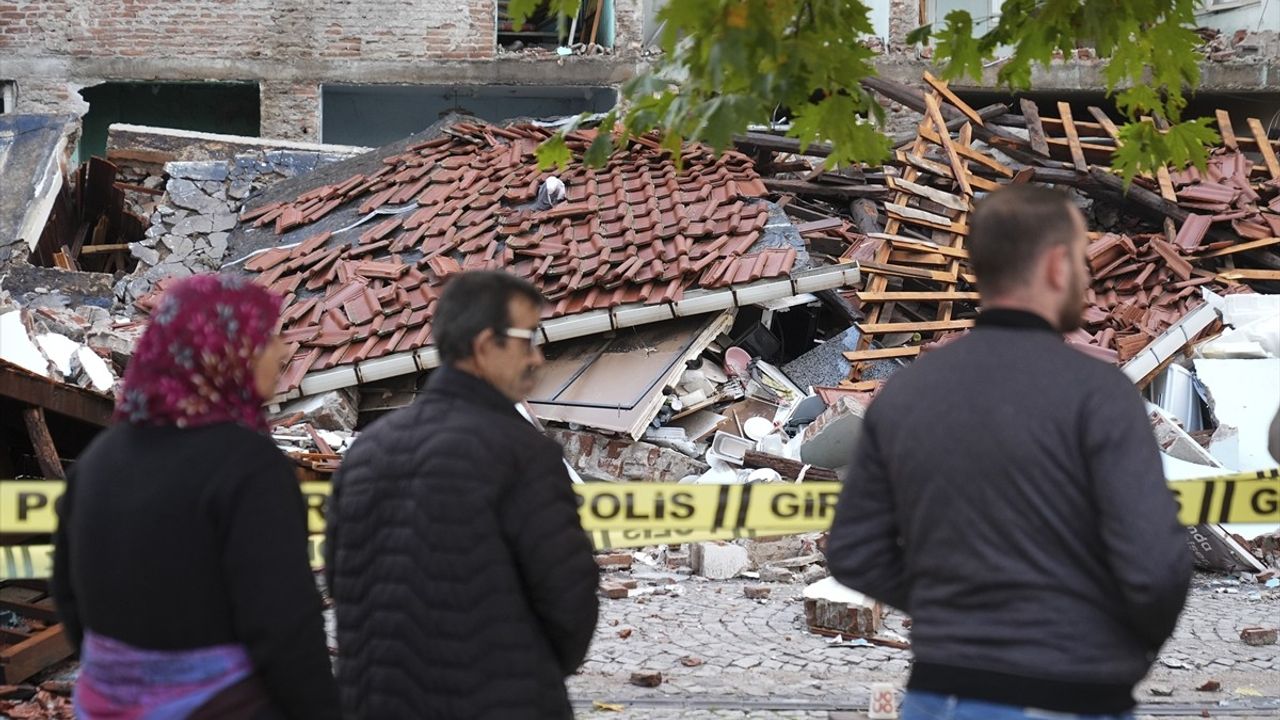 Sındırgı'da 6,1 Büyüklüğünde Deprem: Hava Görüntüleriyle Hasar Tespiti
