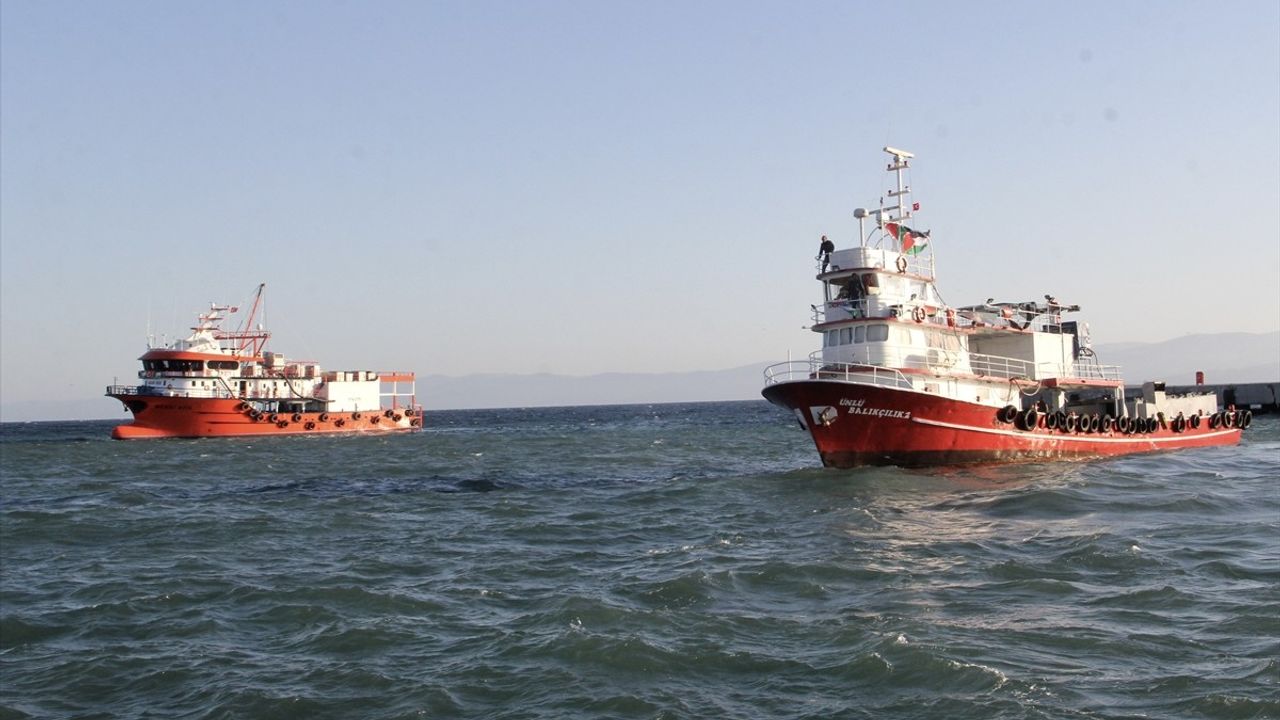 Sinop'ta Balıkçılar Küresel Sumud Filosu'na Destek İçin Karadeniz'e Açıldı