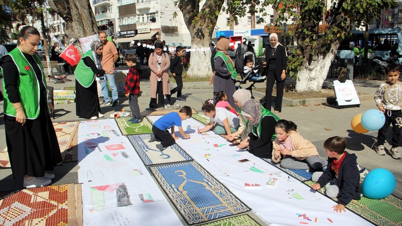 Sinop'ta Filistinli Çocuklar İçin Çiz Etkinliği Düzenlendi