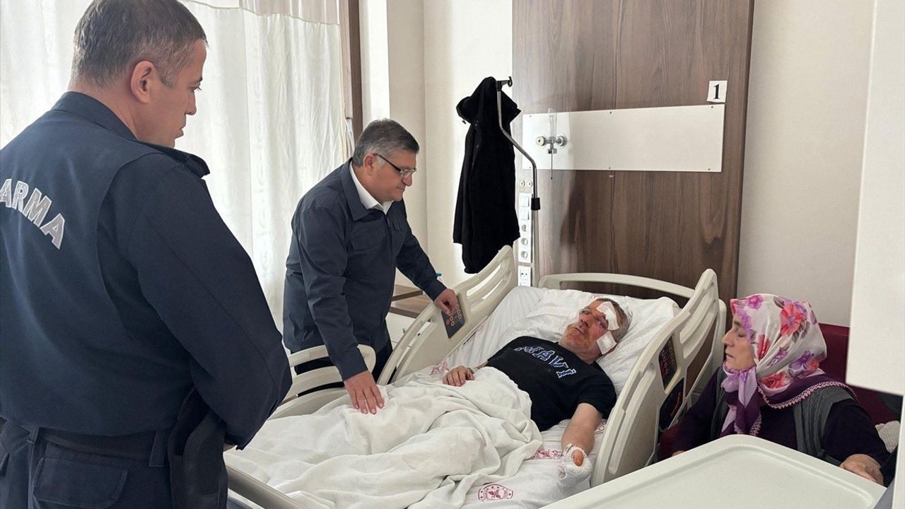 Sinop'ta İşçi ve Yolcu Otobüsü Çarpıştı: 13 Yaralı