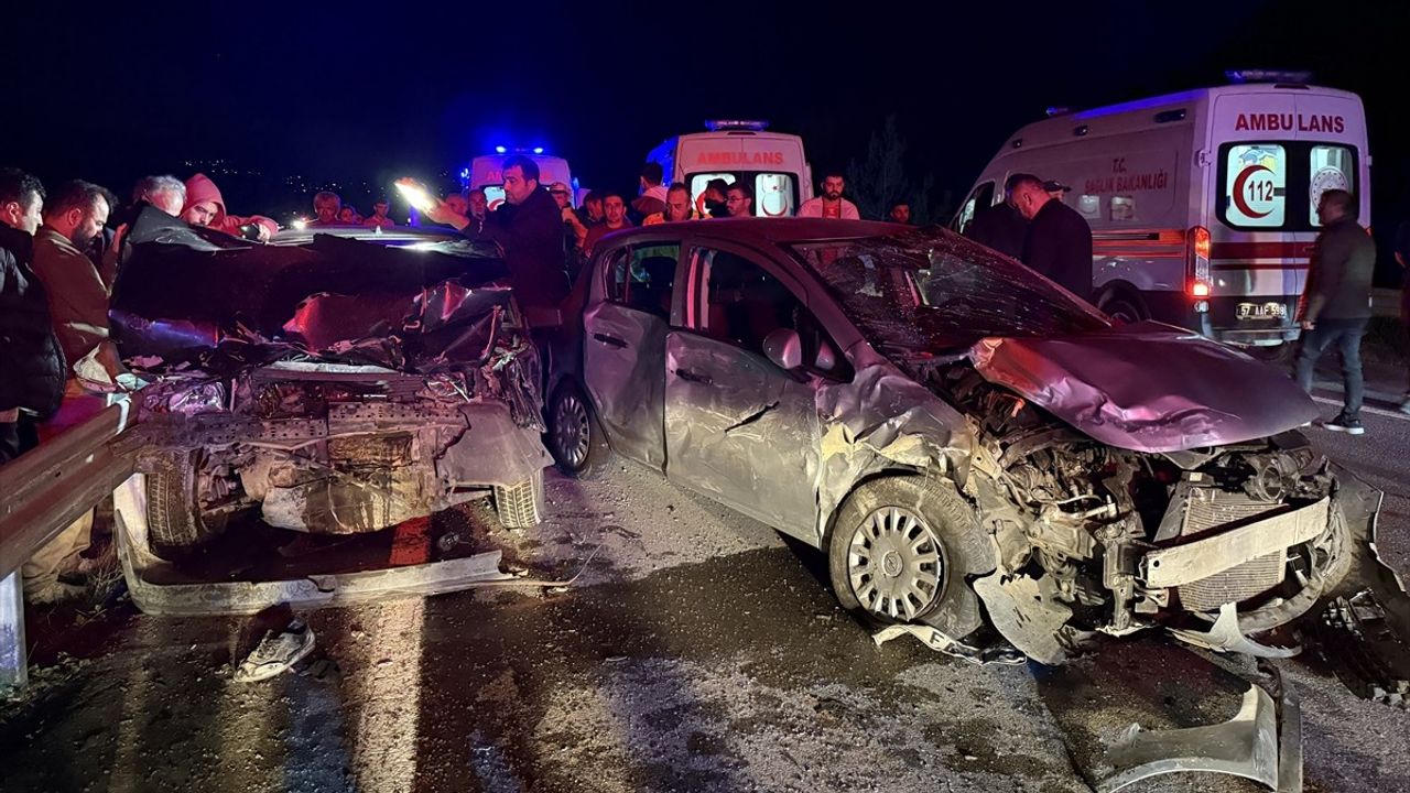 Sinop'ta Lastik Değiştirirken Kaza: 4 Yaralı
