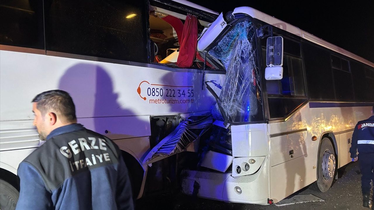 Sinop'ta Otobüs Kazası: 12 Yaralı
