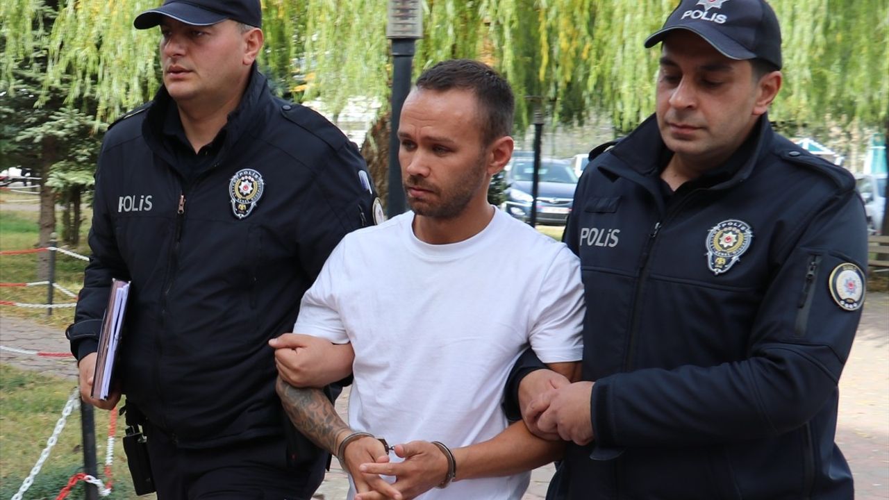 Sivas’ta Şehit Babasıyla Tartışan Otobüs Şoförü Gözaltına Alındı