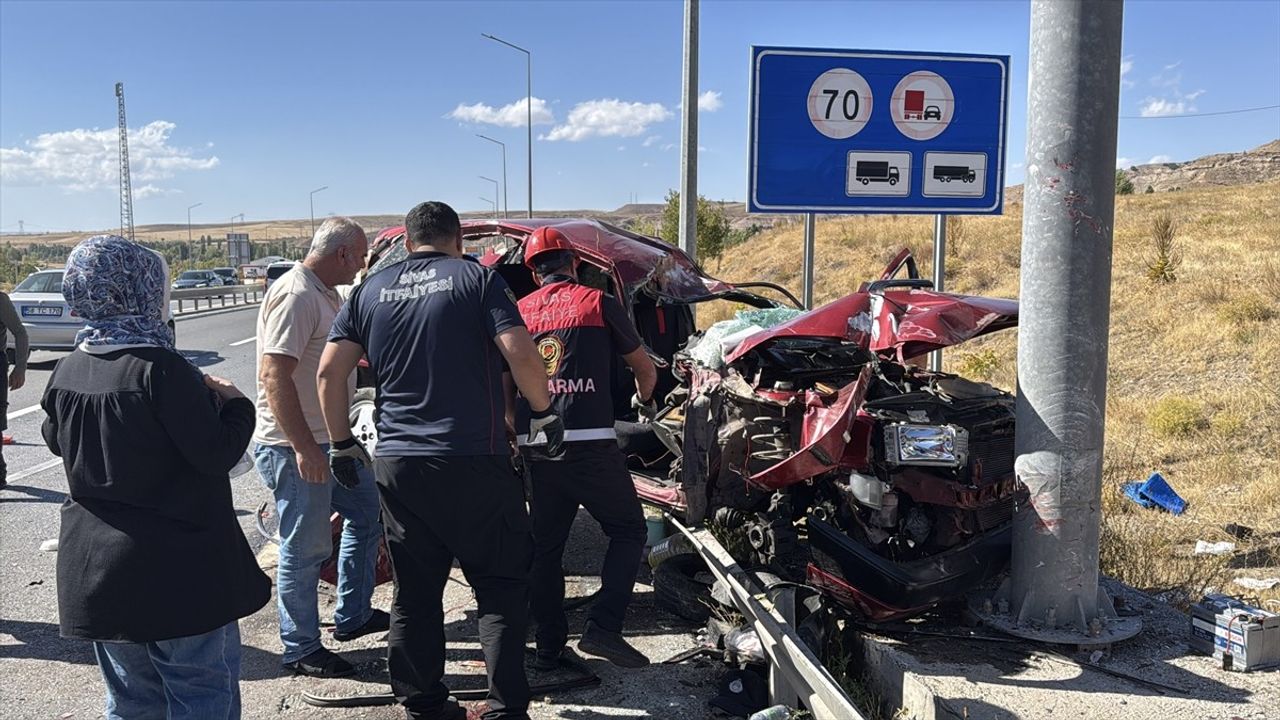 Sivas'ta Trafik Kazası: 10 Yaralı