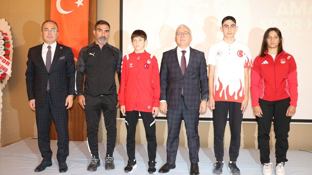 Sivas'ta 'Zirvedeki Yiğidolar' Ödül Töreni Gerçekleşti