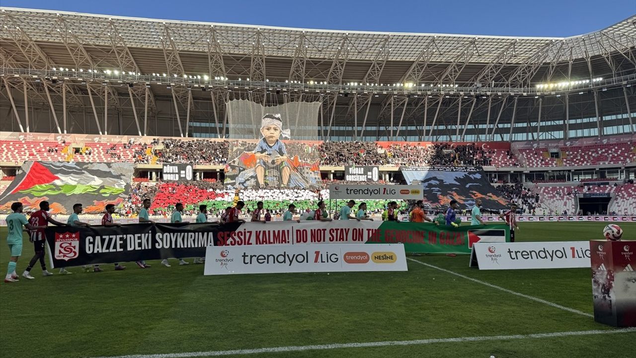 Sivasspor Taraftarından Gazze İçin Anlamlı Koreografi
