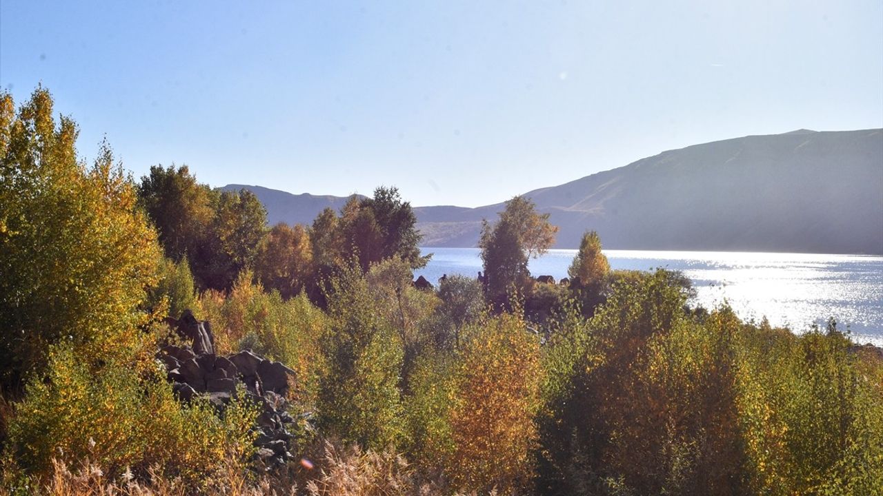 Sonbahar Renkleriyle Nemrut Krater Gölü