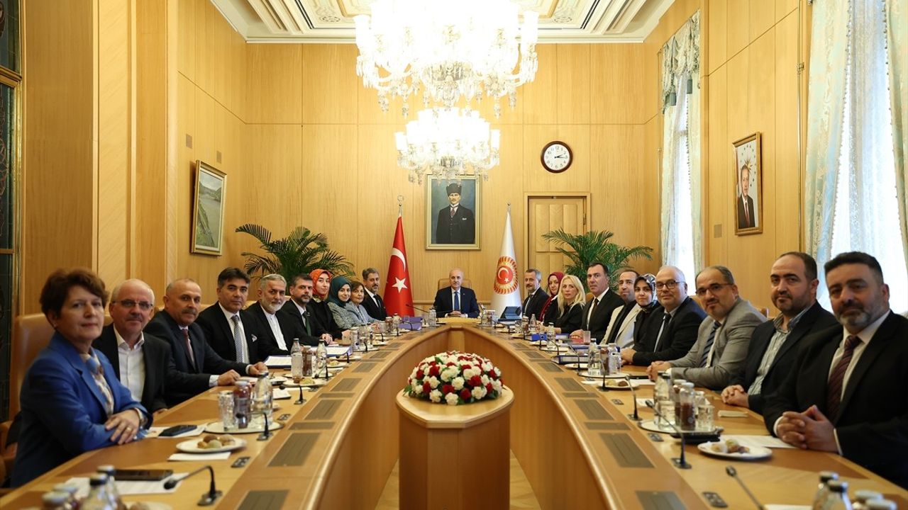 TBMM Başkanı Kurtulmuş, Aile Değerlerini Savunmak İçin İhtiyaç Duyulan Adımları Vurguladı