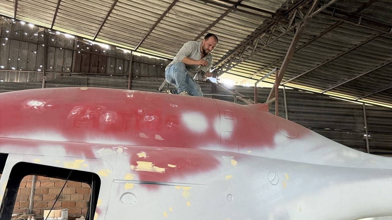 Tekirdağ'da Kaporta Boyacısından Yaratıcı Proje: Fiberglas Helikopter Maketi