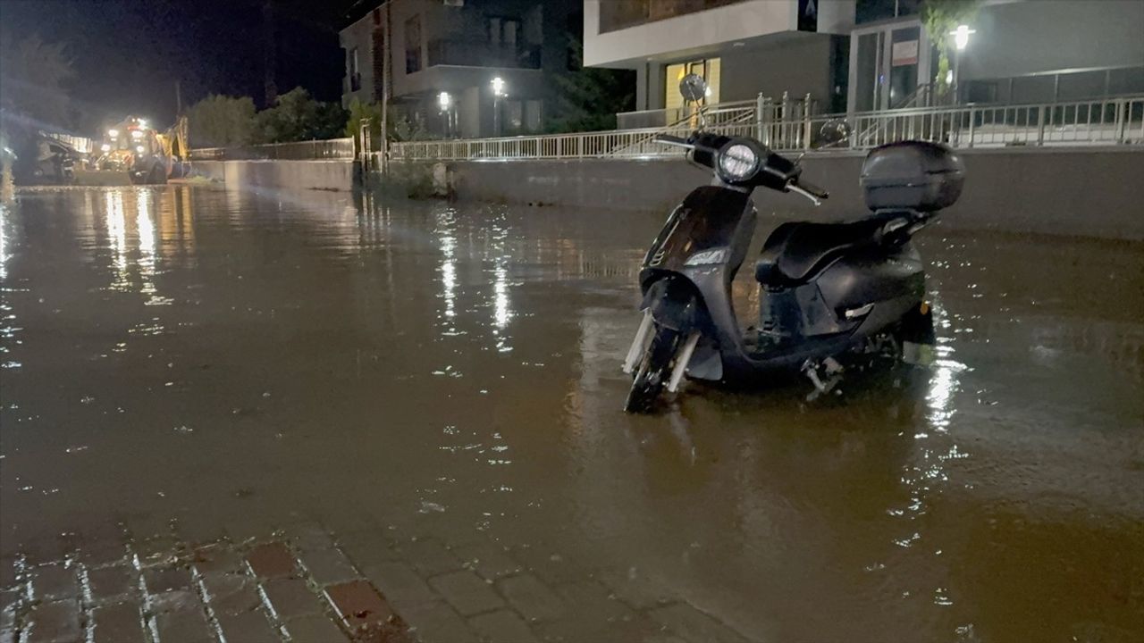 Tekirdağ'da Sağanak: Su Baskınları Baş gösterdi