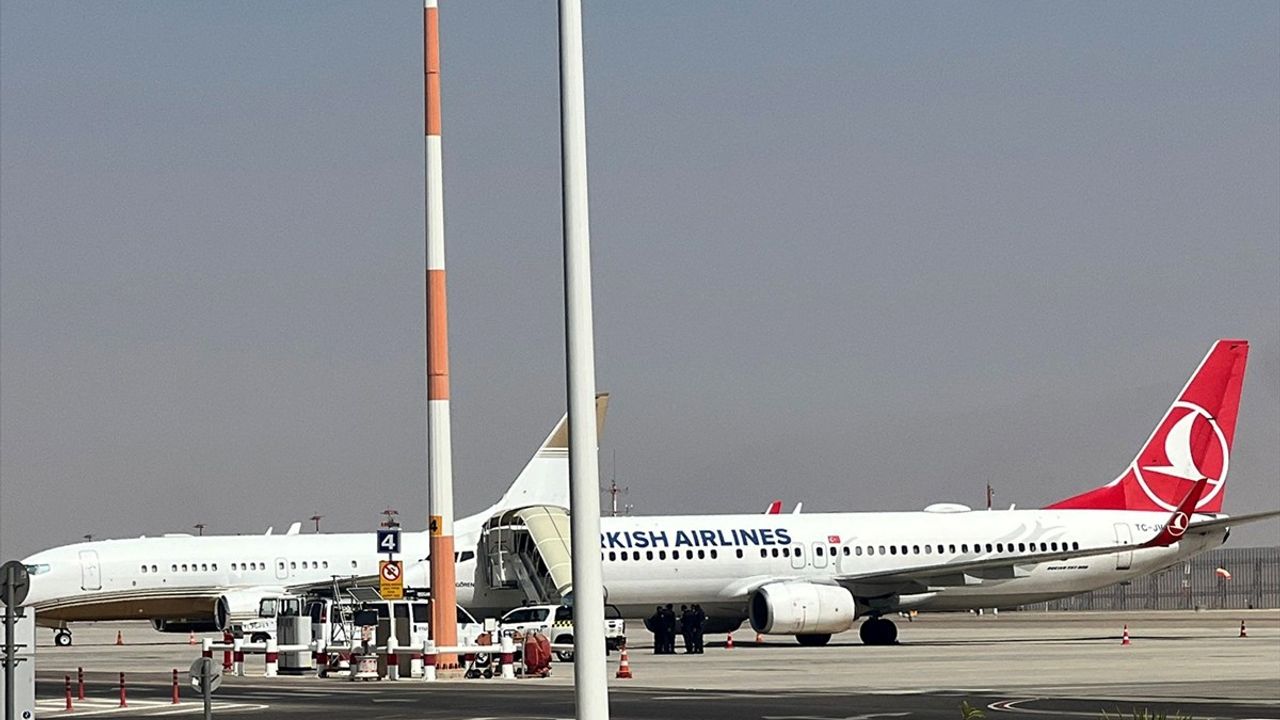 THY Uçağı Aktivistleri İstanbul'a Götürecek