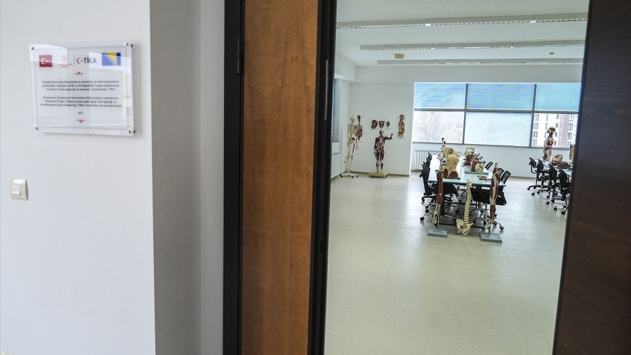TİKA'dan Saraybosna Üniversitesi'ne Yeni Sağlık Laboratuvarı Desteği