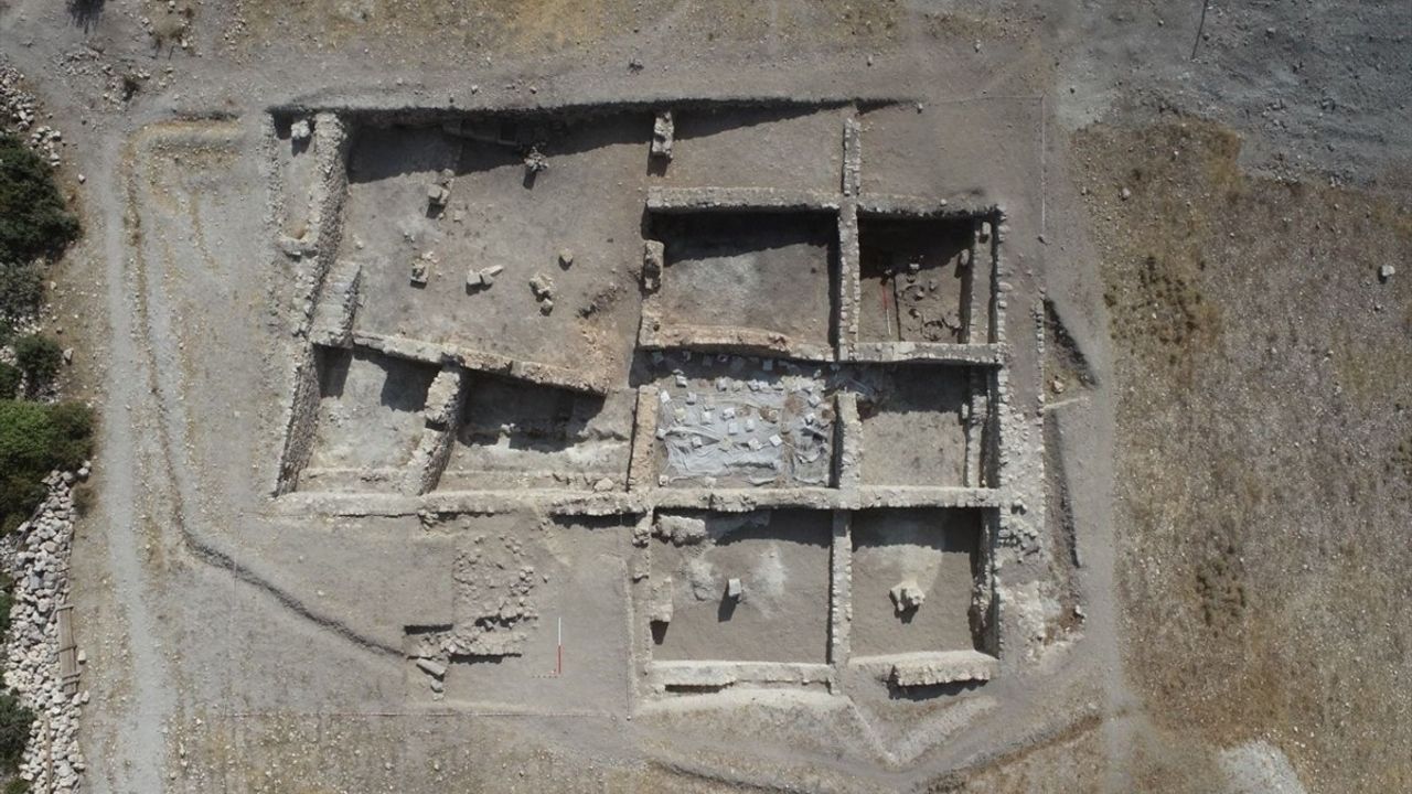 Topraktepe Antik Kenti'nde Ekmek Buluntuları Keşfedildi