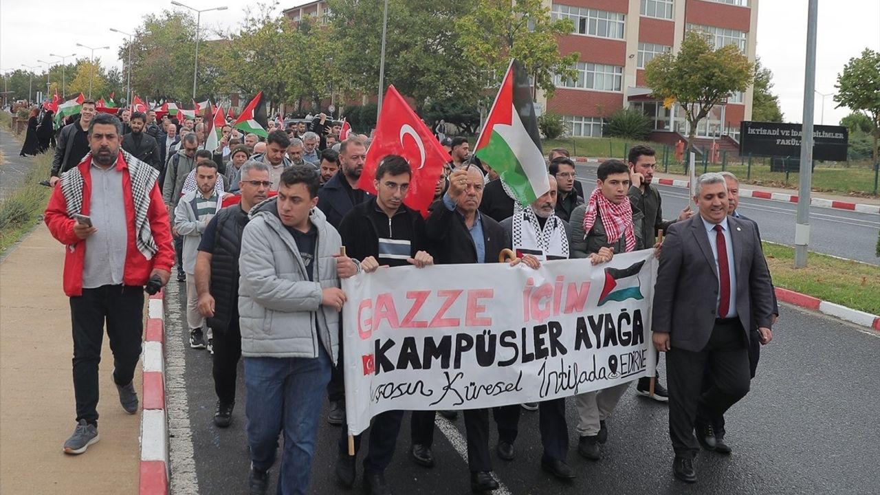Trakya Üniversitesi'nde Gazze İçin Yürüyüş Düzenlendi
