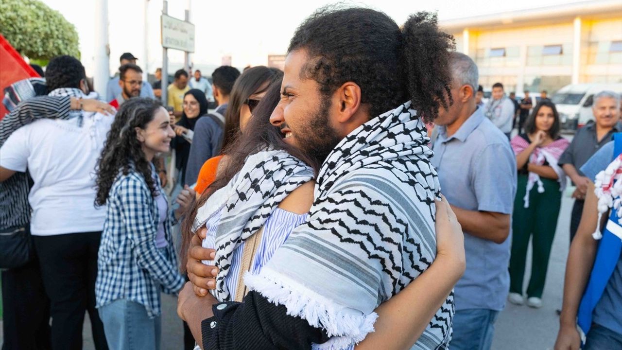 Tunuslu Aktivistler Küresel Sumud Filosu ile Ülkelerine Döndü