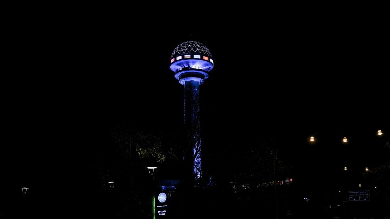 Türk Devletleri İşbirliği Günü'nde İstanbul ve Ankara'daki Yapılar Turkuaz Renkte Işıklandırıldı
