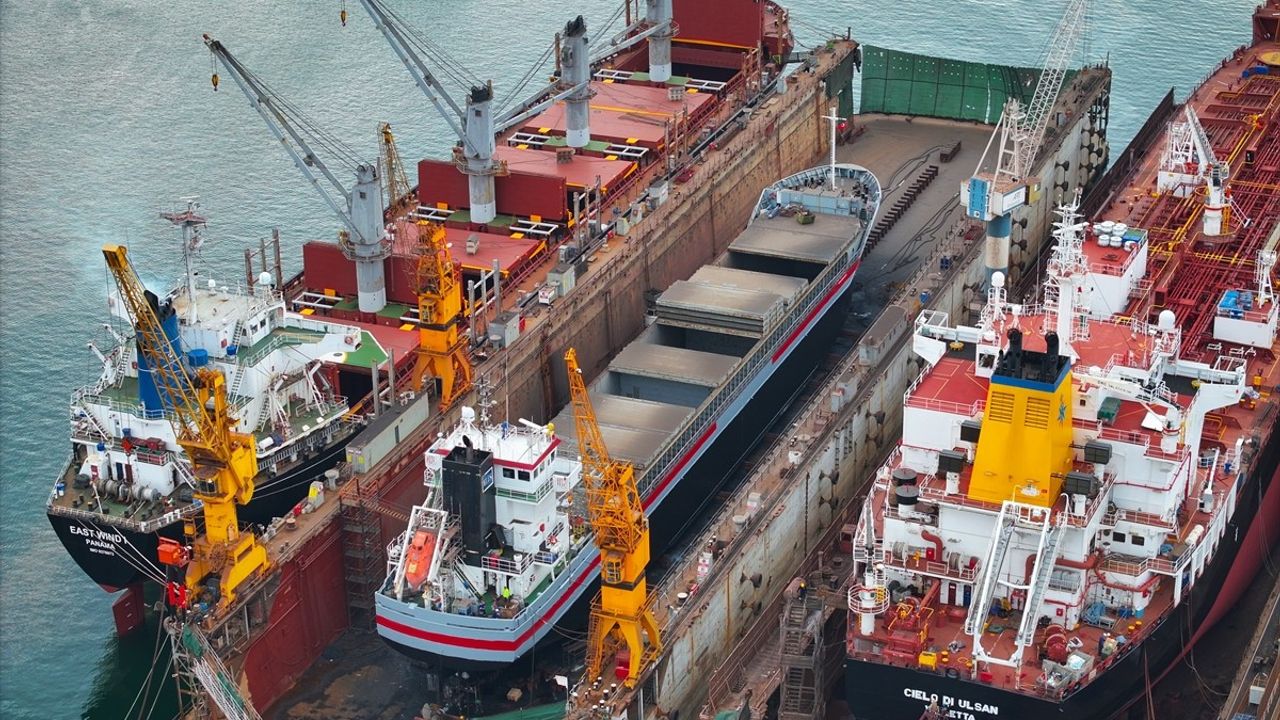 Tuzla'daki Tersanede Patlama: 1 İşçi Hayatını Kaybetti