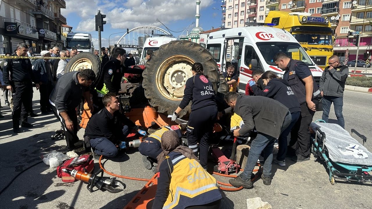 Uşak'ta 3 Araçlı Kaza: 1 Yaralı