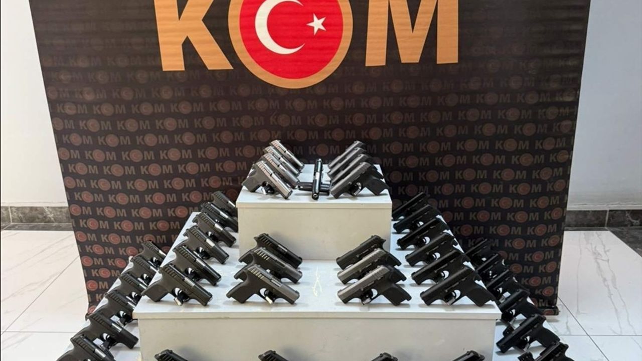 Uşak'ta Otobüste 55 Ruhsatsız Tabanca Yakalandı