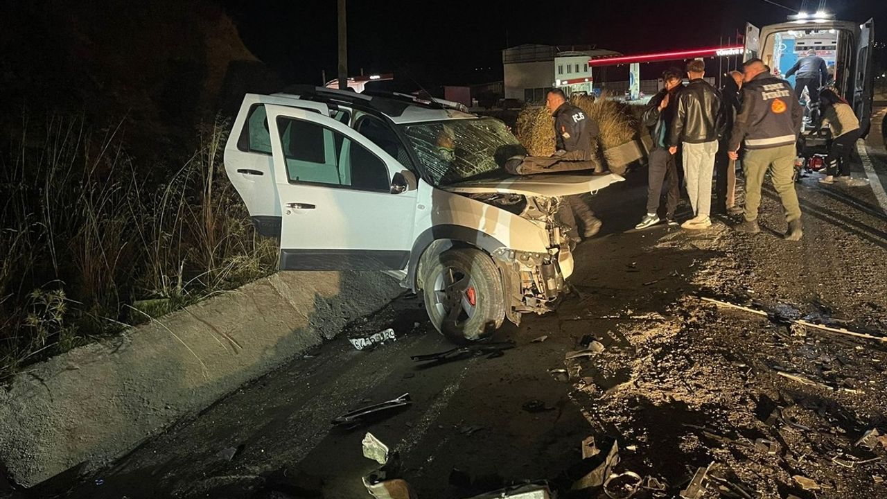 Uşak'ta Trafik Kazası: 2 Ölüm, 3 Yaralı