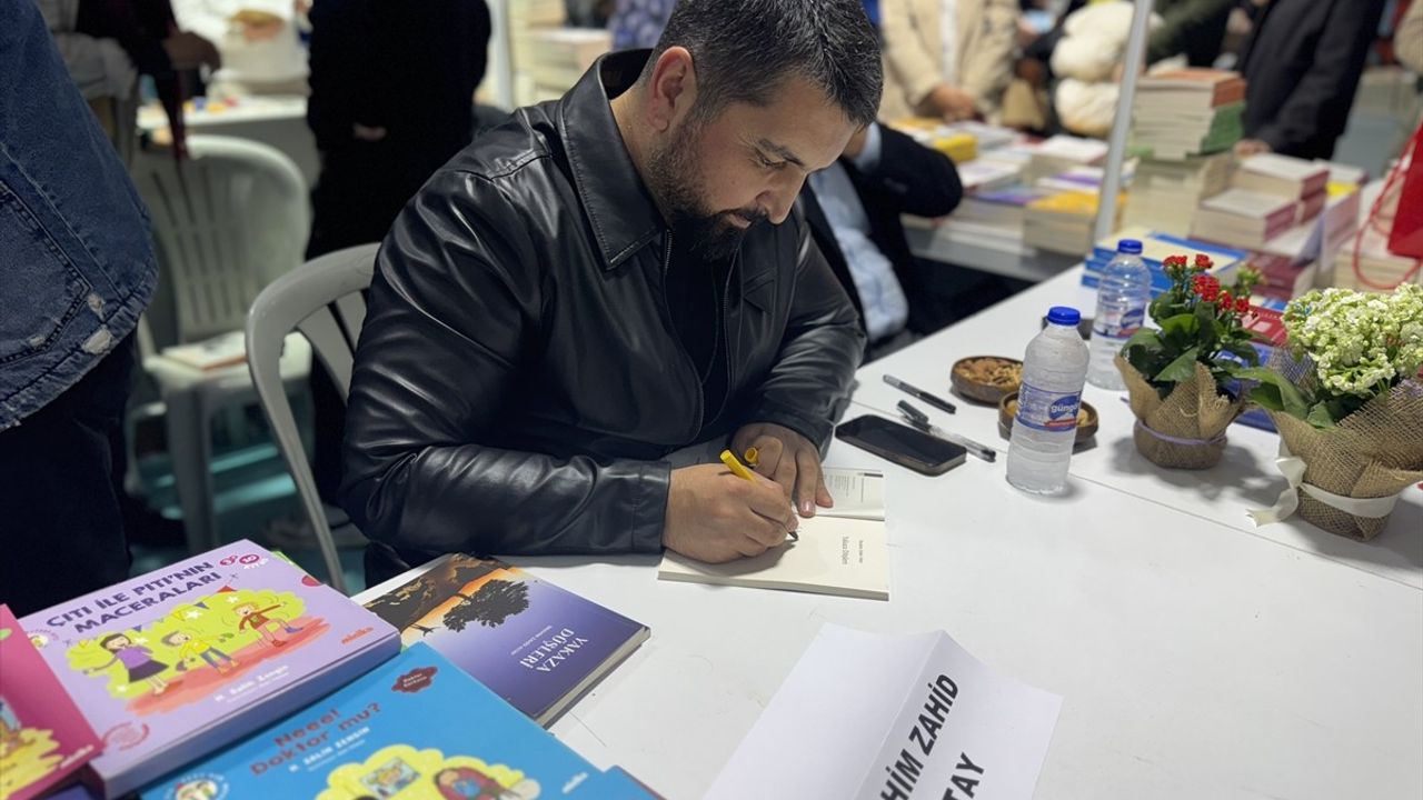 Üsküdar Kaymakamlığı Kitap Fuarı: Okurları ve Yazarları Buluşturuyor