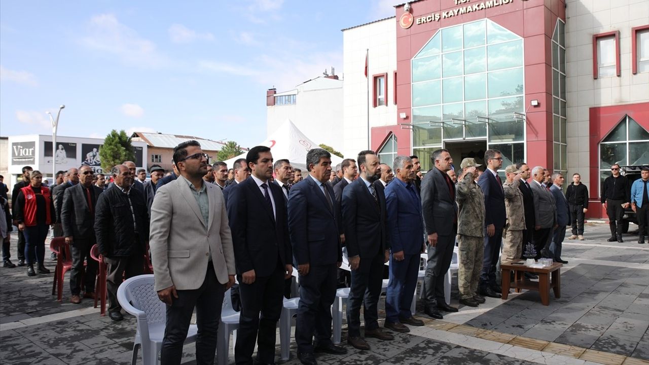 Van'da 2011 Depremi Anma Töreni Düzenlendi