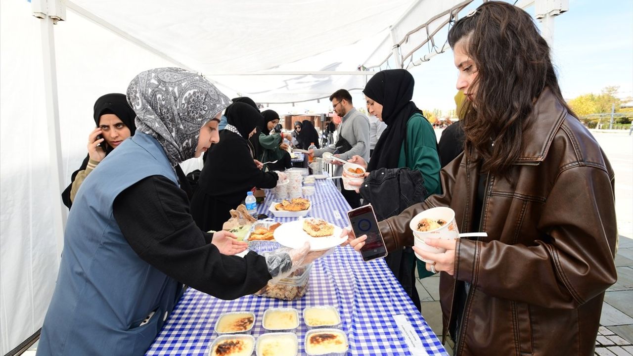 Van'da Gazze İçin Dayanışma Kermesi Düzenlendi