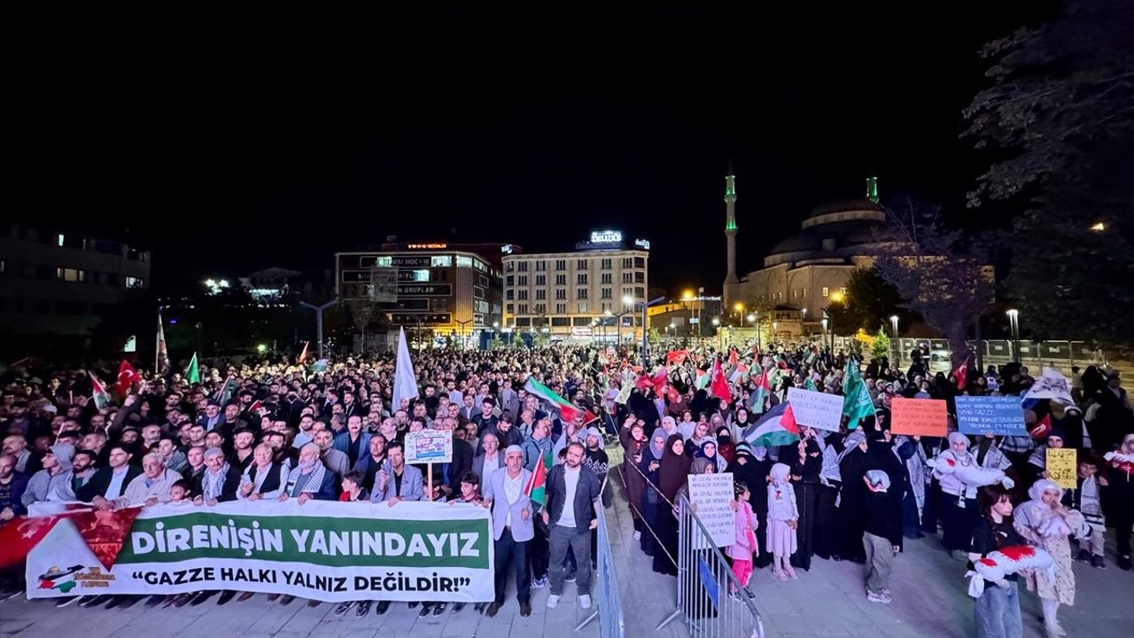 Van'da İsrail Saldırılarına Karşı Büyük Protesto