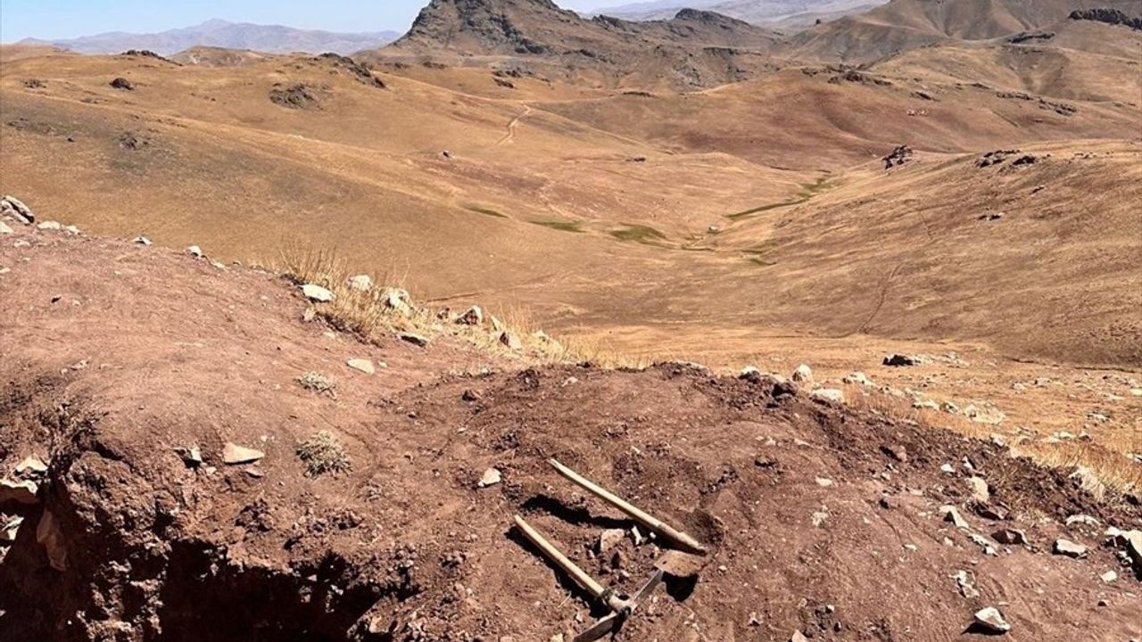 Van'da Kaçak Kazı Operasyonu: 6 Şüpheli Yakalandı