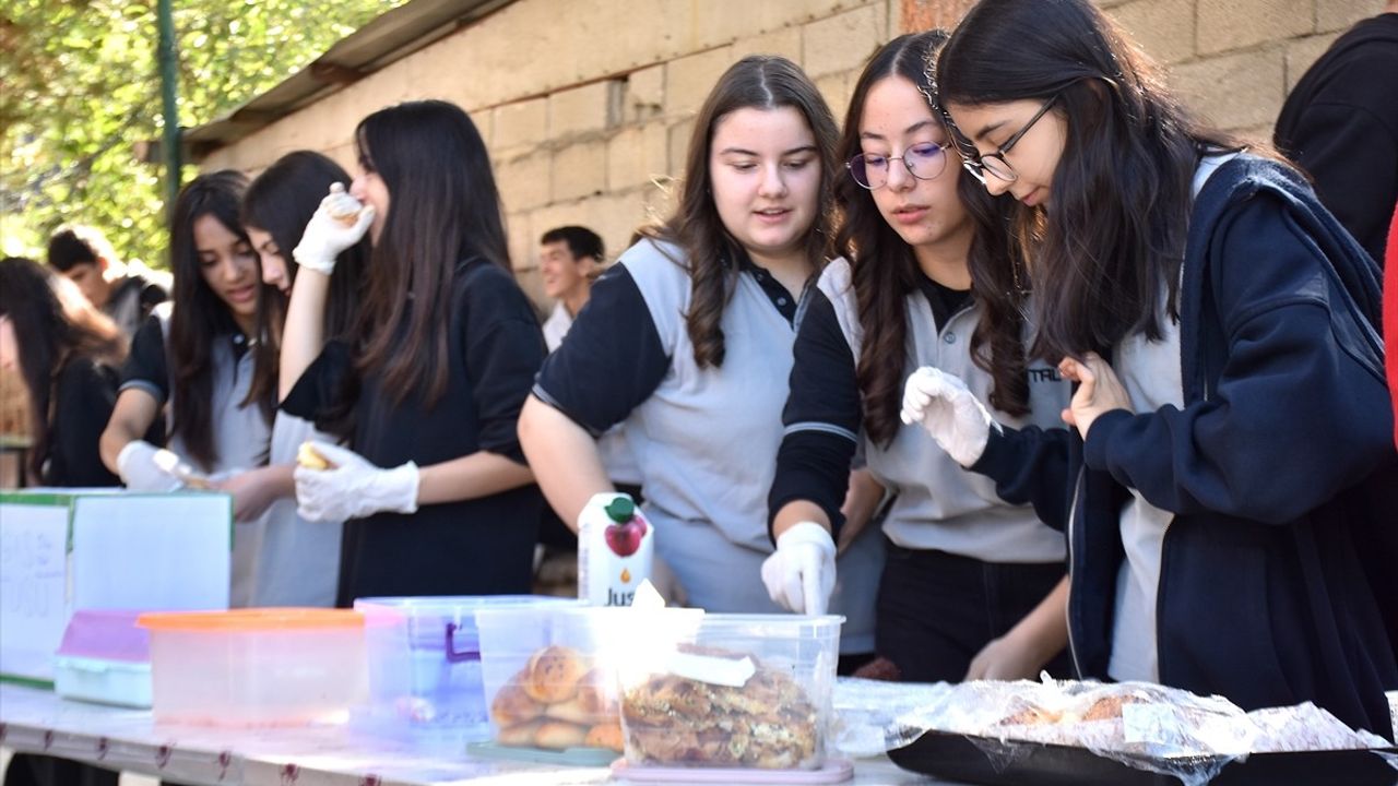 Van'daki Okullardan Gazze'ye Destek Kermesi