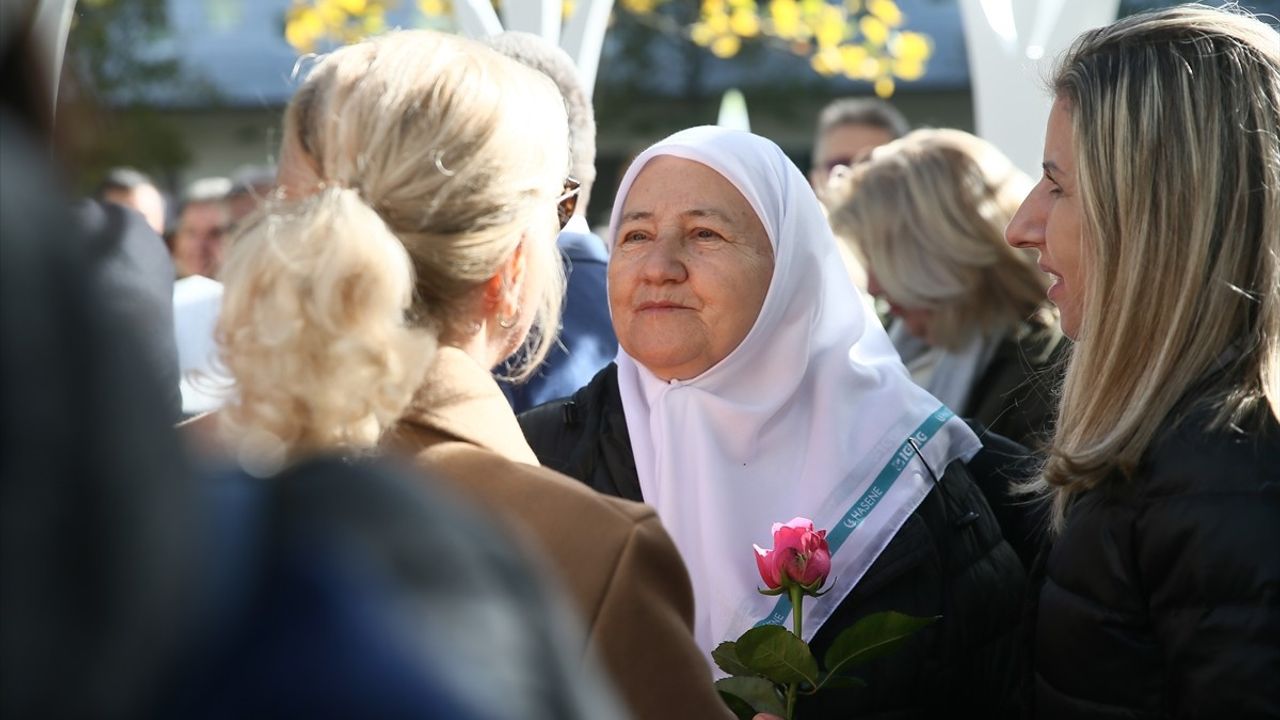 Viyana'da Srebrenitsa Çiçeği Anıtı Açıldı