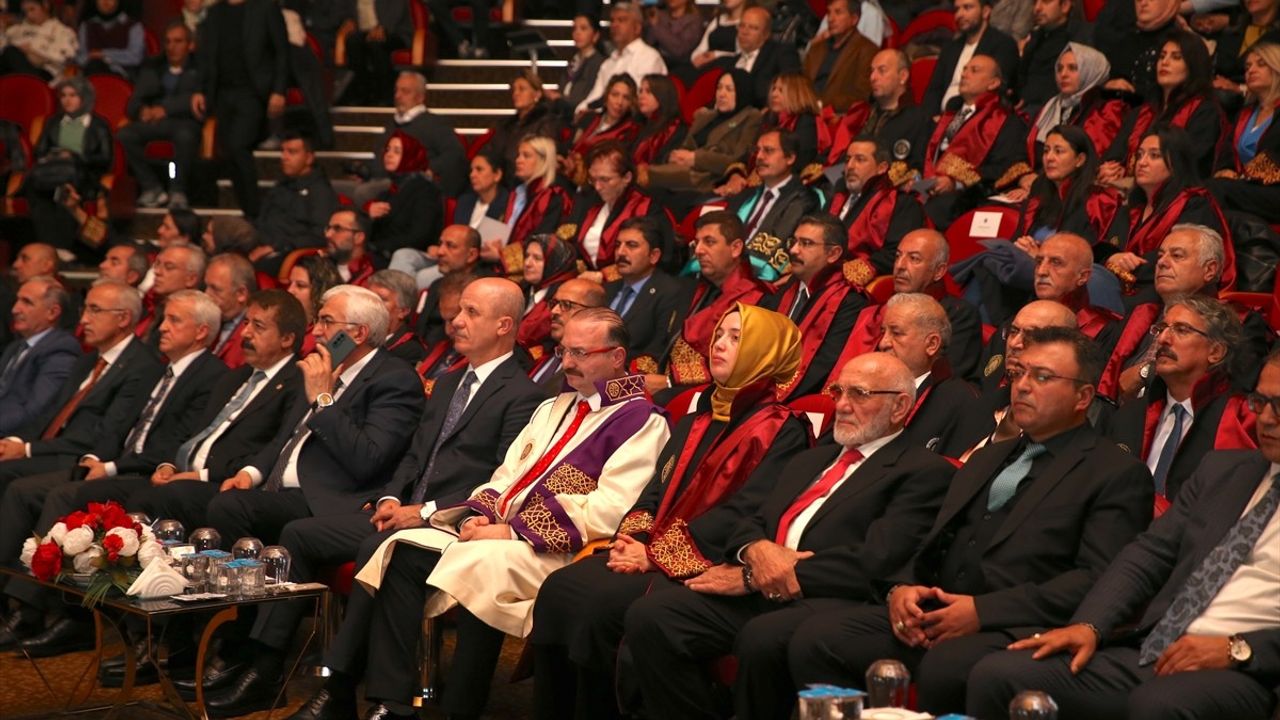 YÖK Başkanı Özvar, Atatürk Üniversitesi Açılışında Mesleki Eğitimin Önemi Üzerinde Durdu