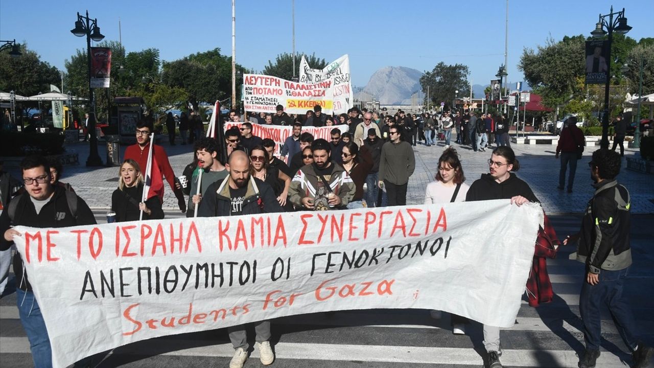 Yunanistan'da İsrailli Turist Taşıyan Kruvaziyere Protesto