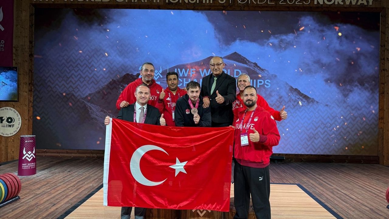 Yusuf Fehmi Genç Bronz Madalya Kazandı