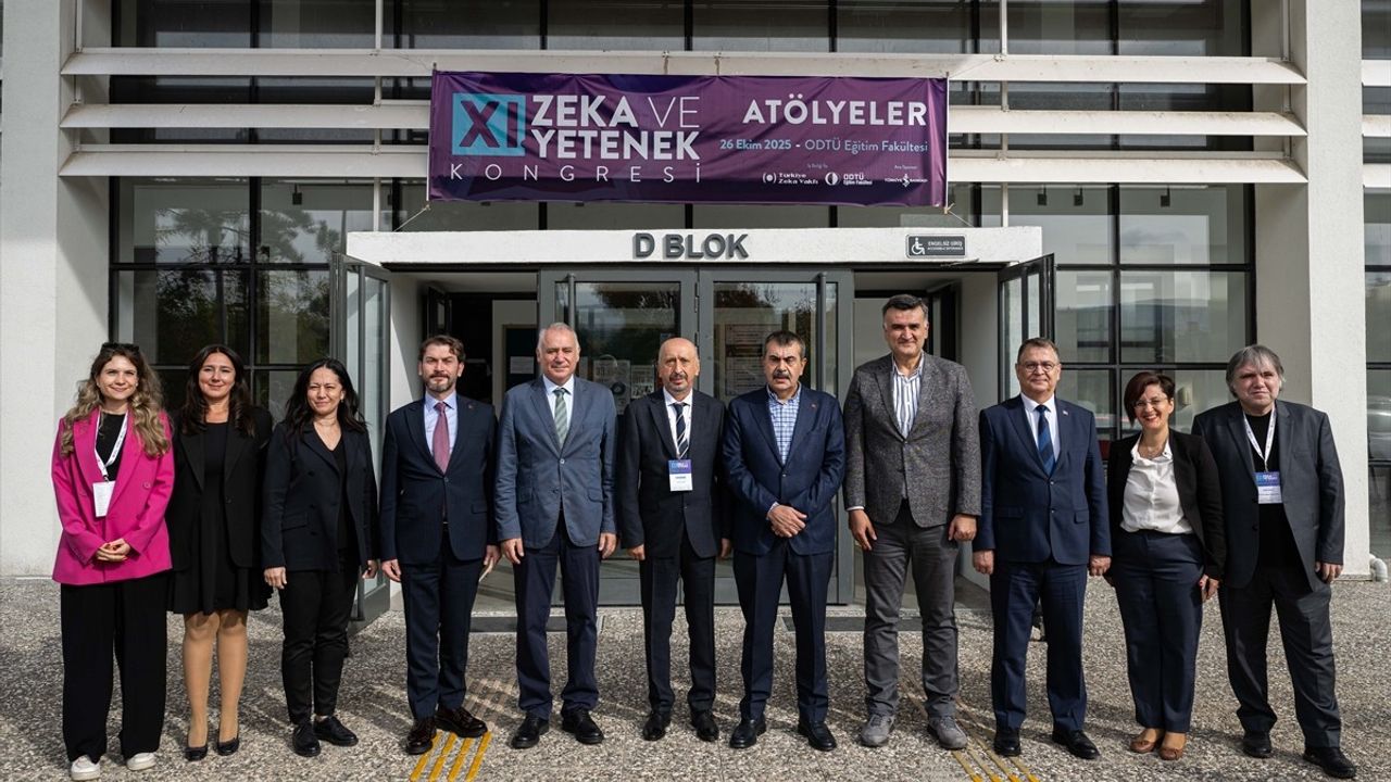 Zeka ve Yetenek Kongresi'nde Bakan Tekin'in Ziyareti