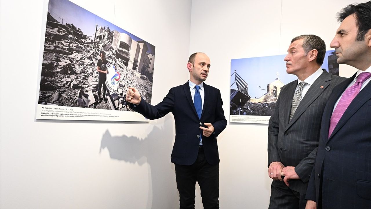 Zeytinburnu'nda 'Kanıt' Sergisi Açıldı