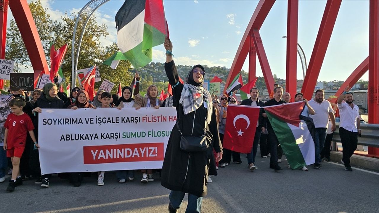 Zonguldak'ta Küresel Sumud Filosu'na Destek Yürüyüşü