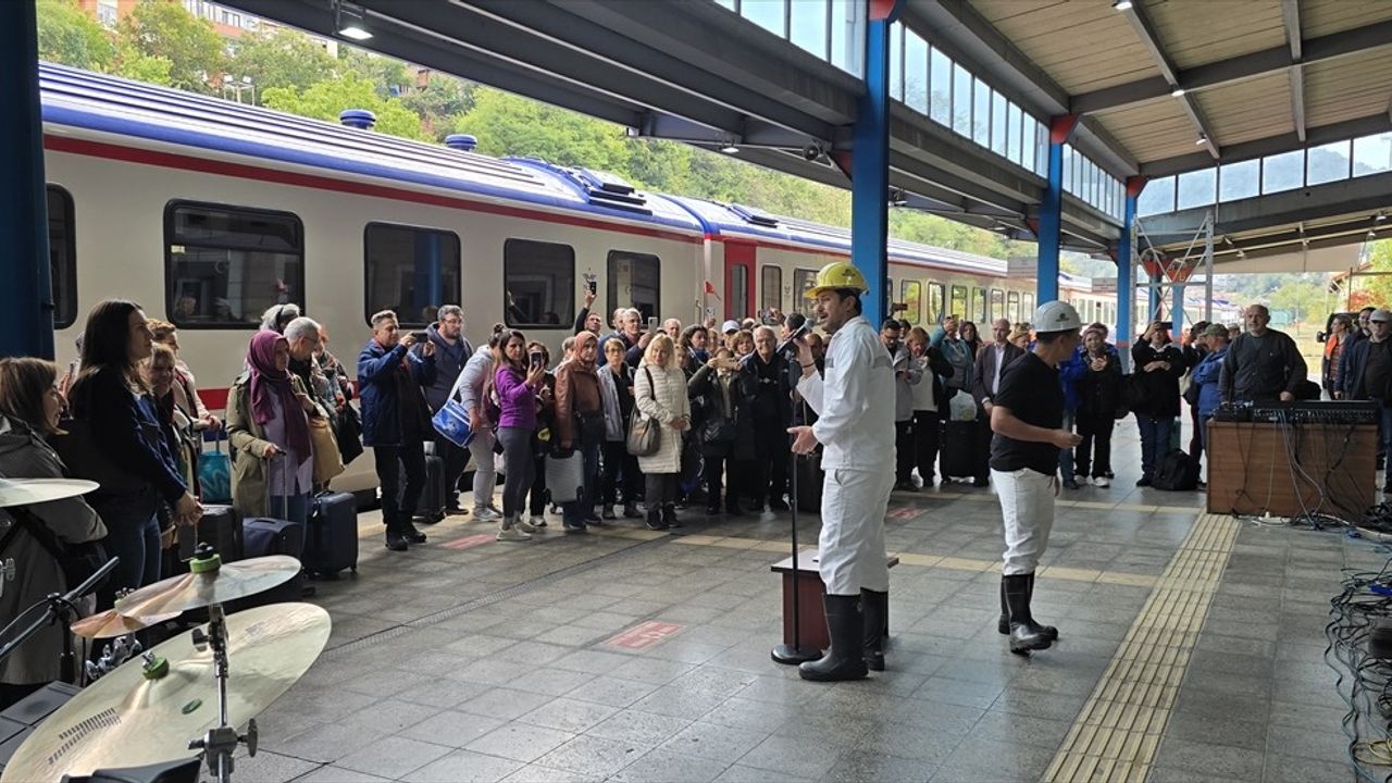 Zonguldak'ta Turistik Karaelmas Ekspresi Coşkusu