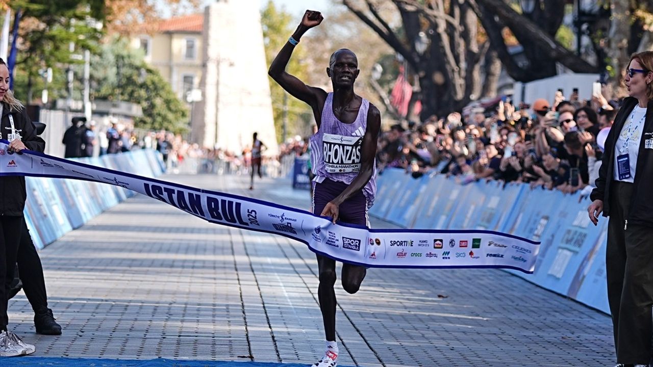 47. İstanbul Maratonu'nda Kenyalı Atlet Rhonzas Lokitam Kilimo Zaferi