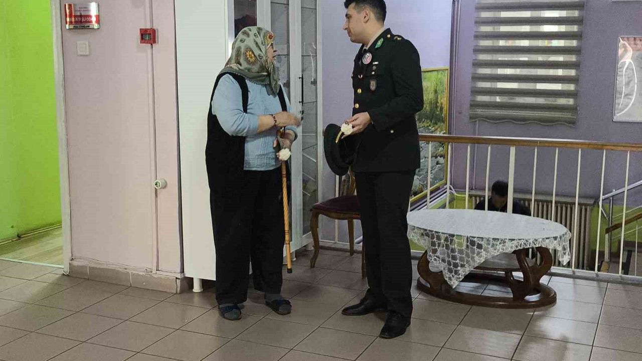 55. Tugay Komutanlığı'ndan Huzurevi'ne Anlamlı Ziyaret