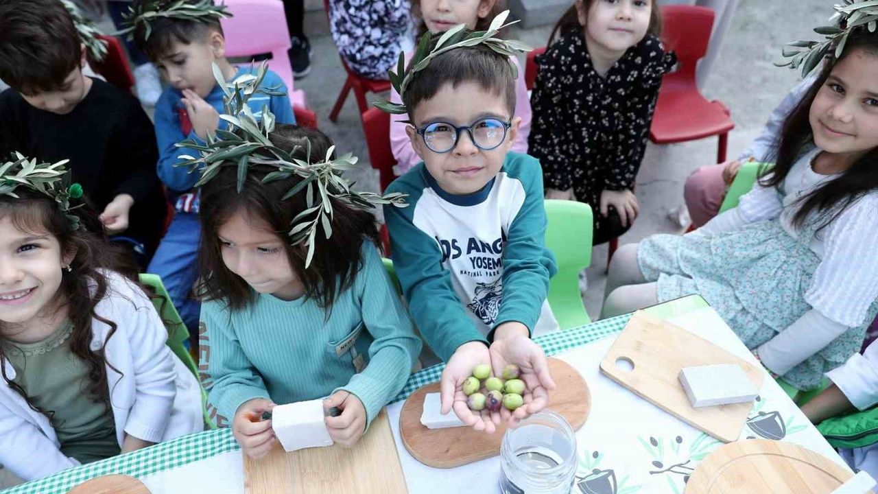 6. Geleneksel Zeytin Kırma Şenliği Aliağa'da Coşkuyla Gerçekleşti